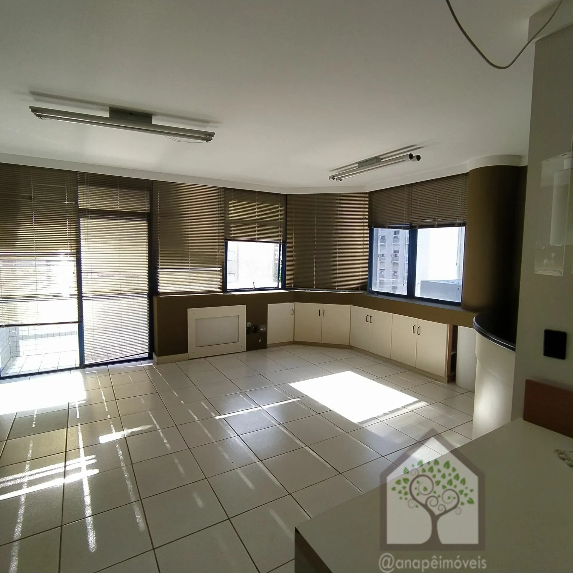 Imagem Sala comercial à venda no bairro Centro - Florianópolis/SC