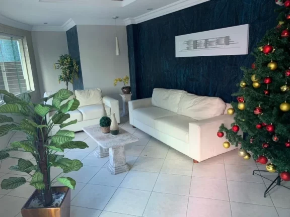 Imagem Apartamento aconchegante com 2 quartos, 2 suítes e localização estratégica, a 200 metros da praia, á venda na Imobiliaria Consulte Imoveis.