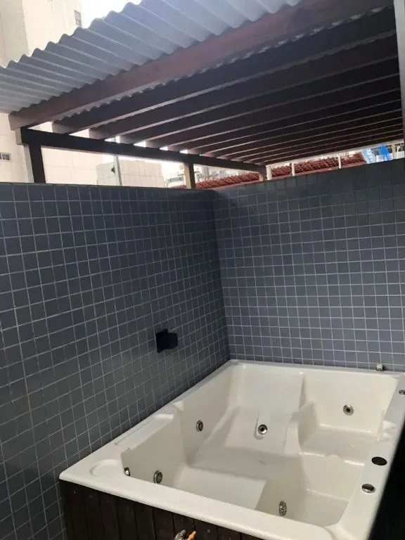 Imagem Flat moderno no Jardim Oceania com jacuzzi privativa, totalmente mobiliado, lazer na cobertura e localização privilegiada em João Pessoa.