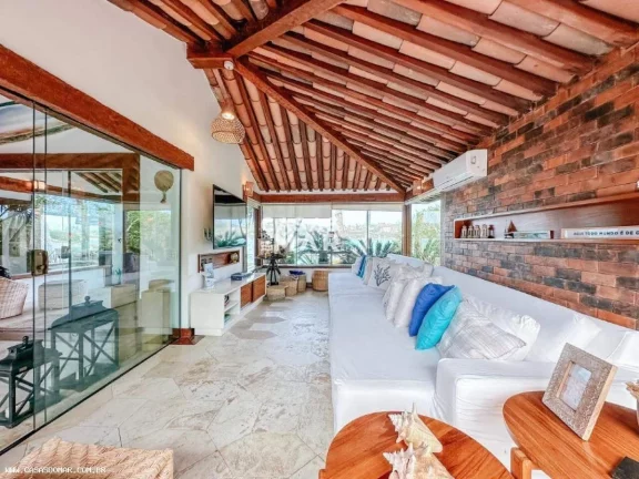 Imagem Magnífica Casa à Venda em Armação dos Búzios-RJ, Bairro Ferradura: 7 Quartos, 6 Suítes, 7 Banheiros, 2 Vagas, 540m²!