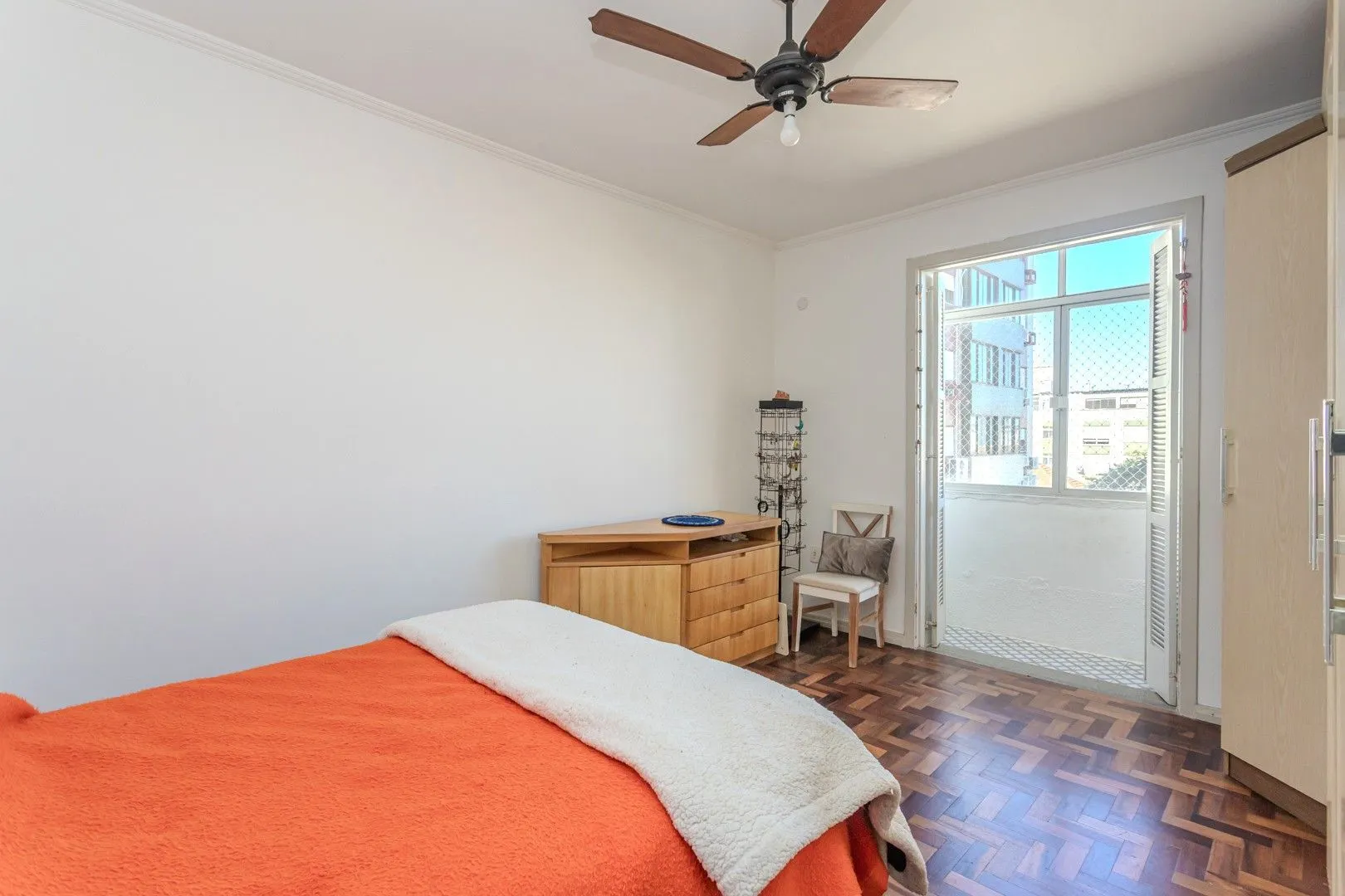 Imagem Apartamento no bairro Petrópolis de 3 dormitórios REFORMADO