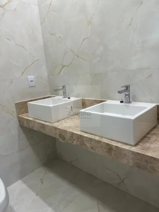 Imagem Casa em Condomínio de Luxo com 3 Suítes e 4 Vagas de Garagem em Coxipó da Ponte, Cuiabá-MT - Imperdível!