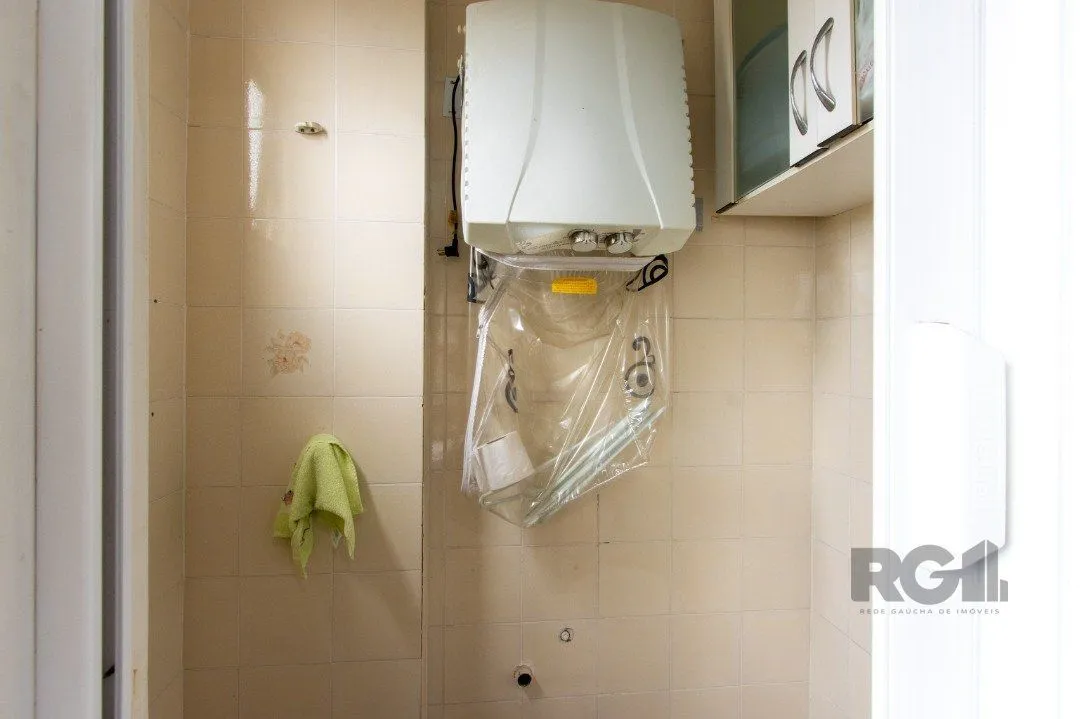 Imagem Apartamento com 73m², 2 dormitórios, área de serviço separada, living 2 ambientes , vaga de garagem escriturada e coberta.
