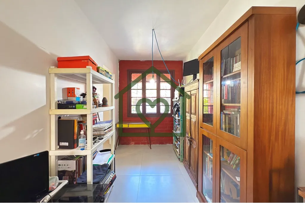 Imagem Casa de esquina com 3 dormitórios e 155m2 privativos no Jardim Vila Nova (bairro Vila Nova), terren...