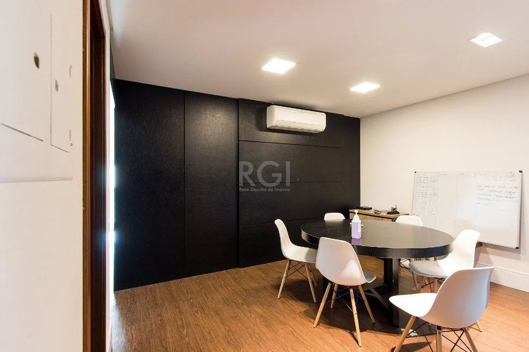 Imagem Cobertura Comercual para Venda - 225,39m², 3 vagas cobertas - Bela Vista
