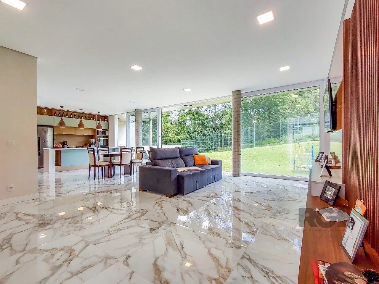 Imagem Casa com 284m² - em terreno de 566m² - Alphaville Porto Alegre