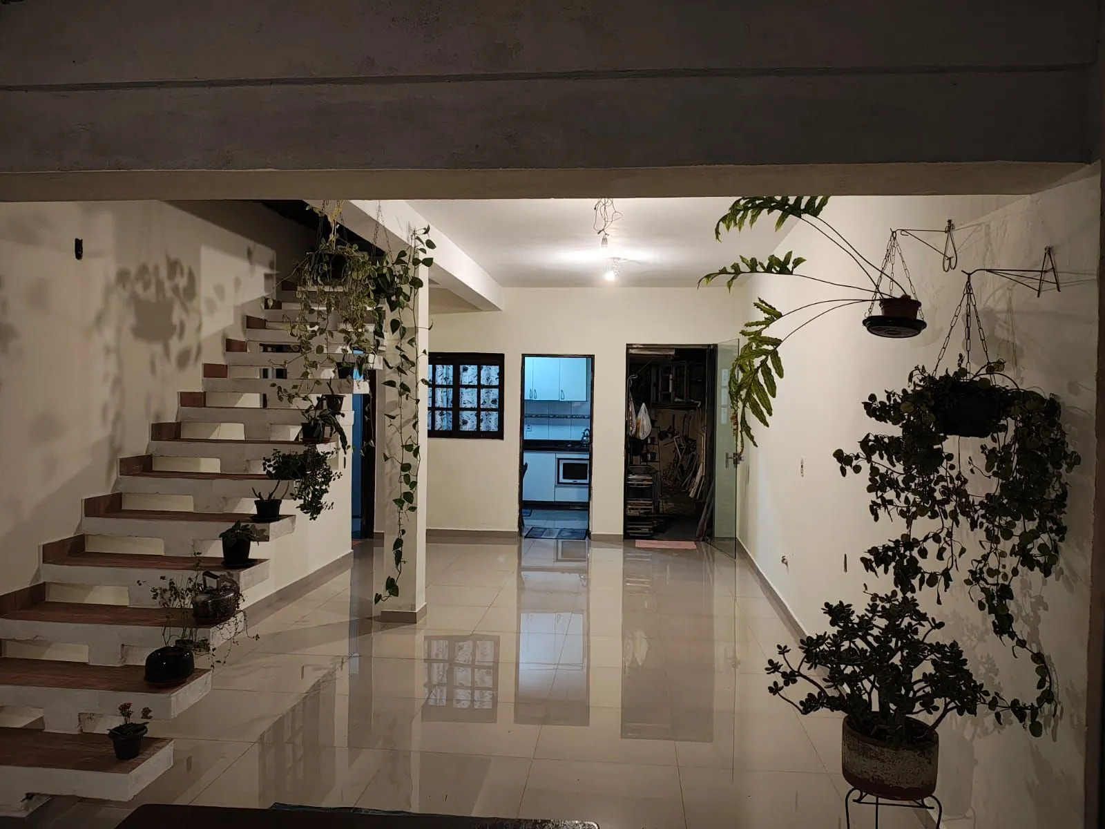 Imagem Casa para Venda - 182m², 2 dormitórios, sendo 1 suites, 3 vagas - Lami
