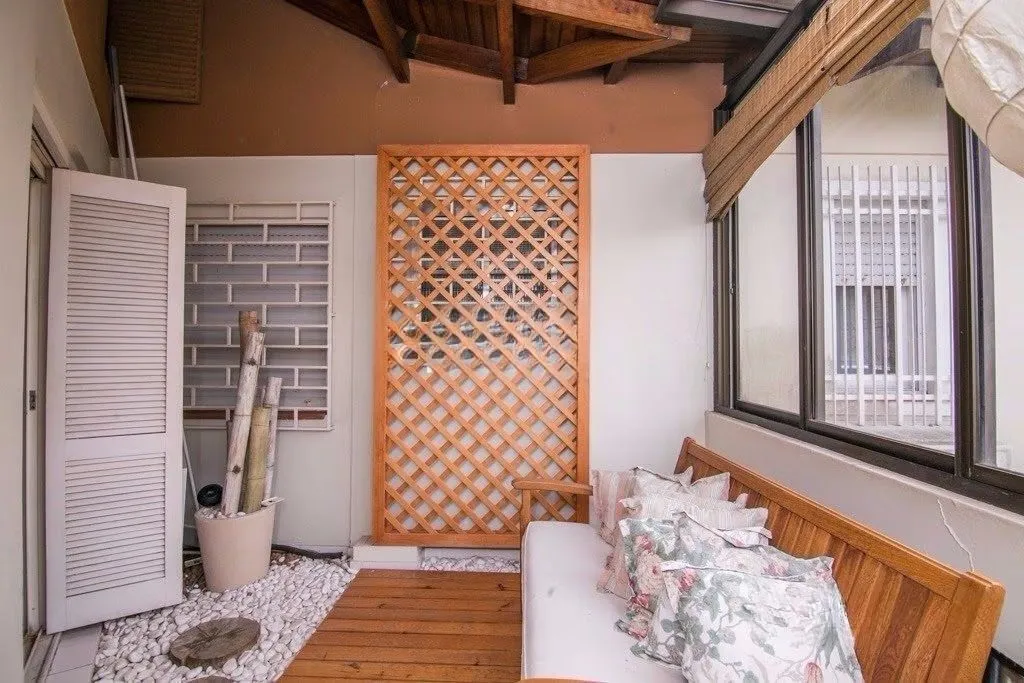 Imagem Casa de esquina com 6 dormitórios, 430m², piscina, 4 vagas