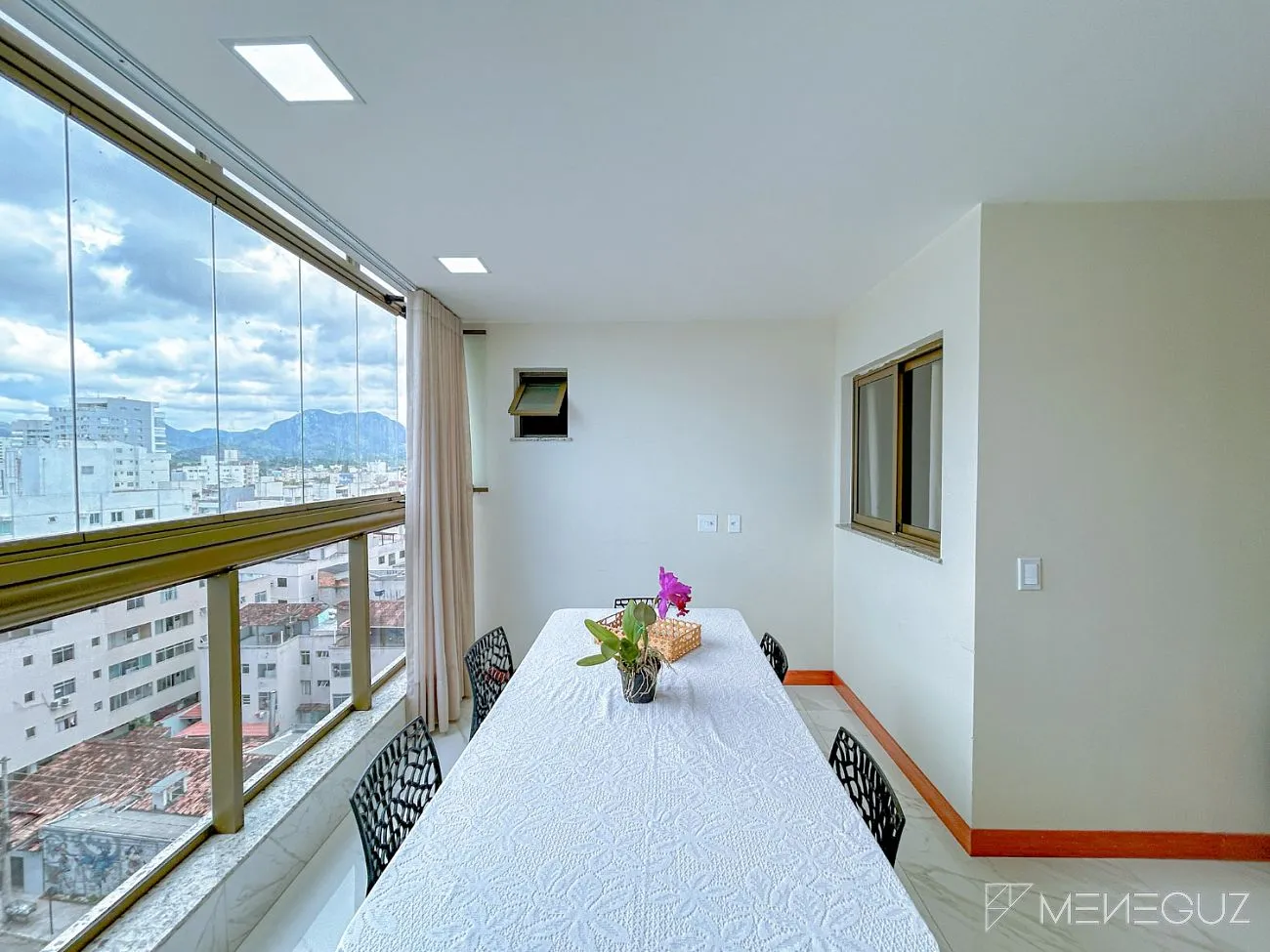 Imagem Apartamento premium de 70m² em prédio novo com lazer na cobertura. Localização privilegiada na Avenida Paris, Praia do Morro. Finamente mobiliado!!