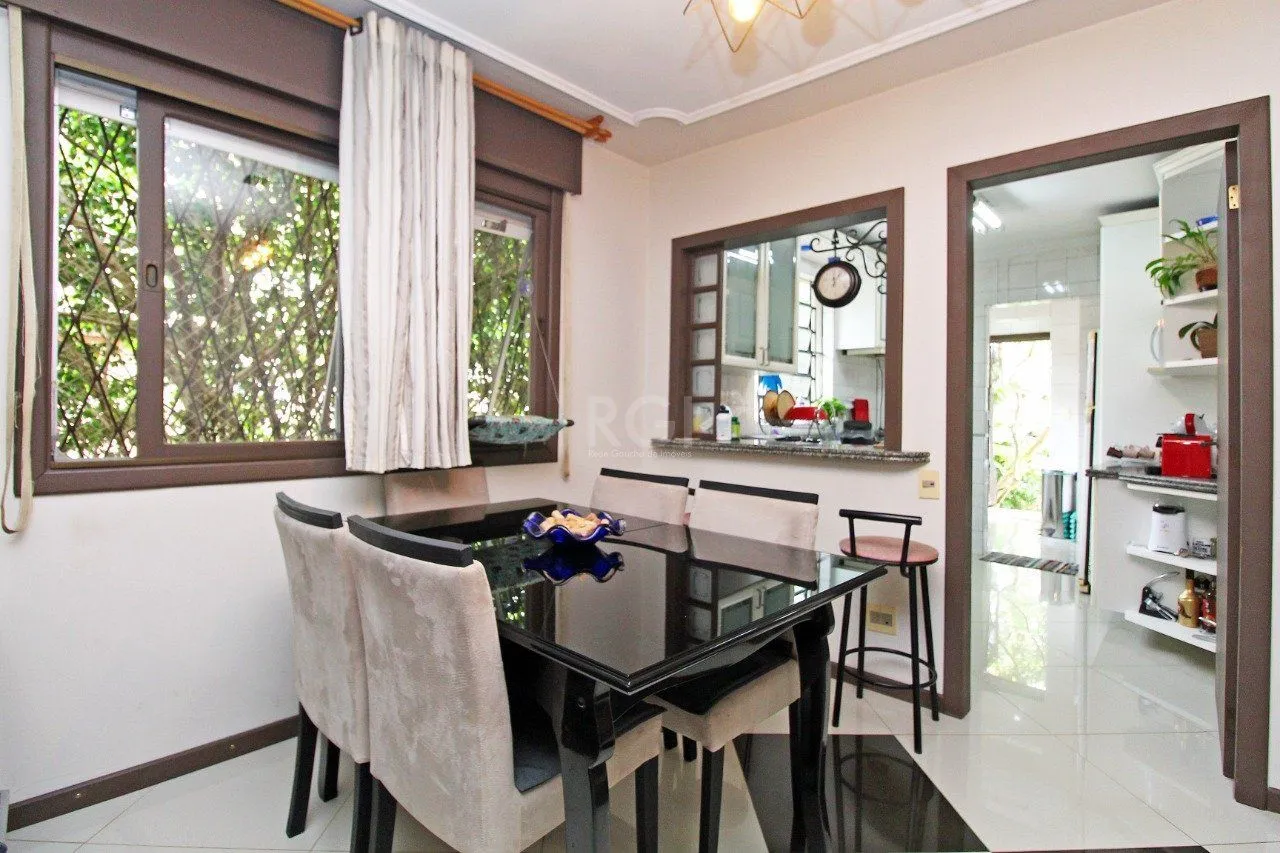 Imagem Casa para Venda - 464.5m², 3 dormitórios, sendo 1 suites, 3 vagas - Petrópolis