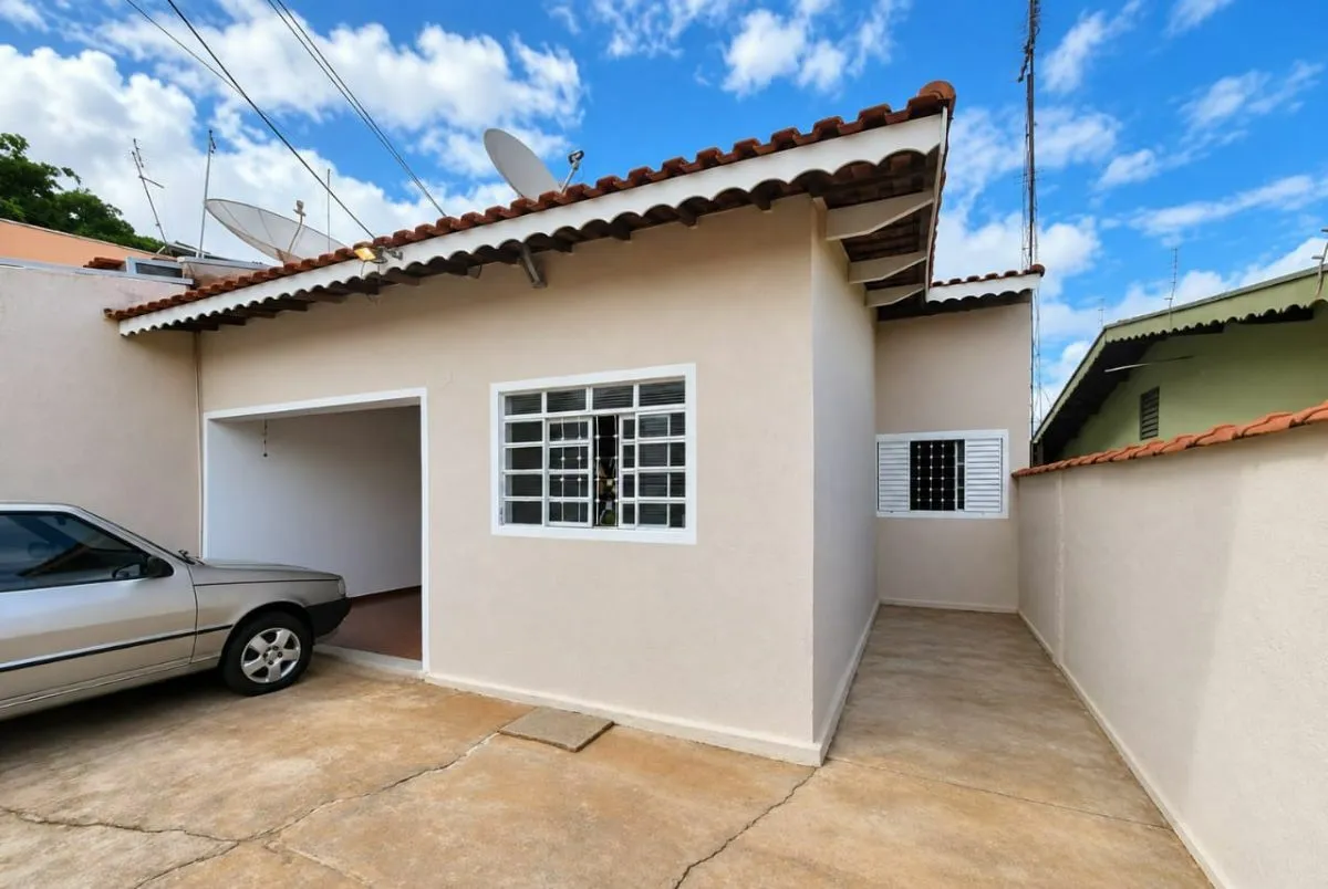 Vende-se uma casa com 3 dormitório no Bairro saciloto 1 na cidade de Artur Nogueira ! em Rua Albertino Fontana