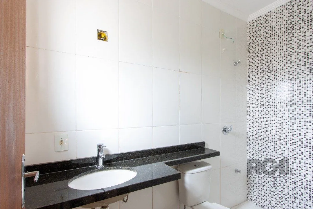Imagem Sobrado 2 dormitórios mais terreno de esquina de 192m2