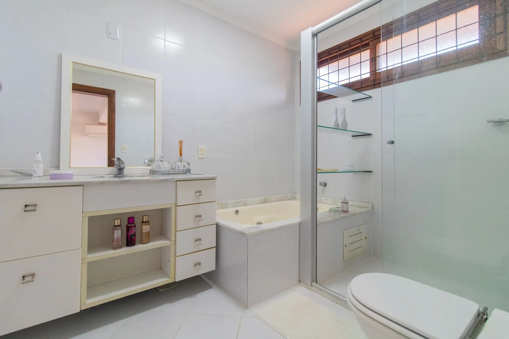 Imagem Casa para Venda - 410m², 3 dormitórios, sendo 3 suites, 2 vagas - Ipanema