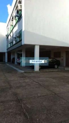 Imagem Imóvel localizado próximo ao Barra Shopping Sul, ensolarado, com lindo jardim com árvores