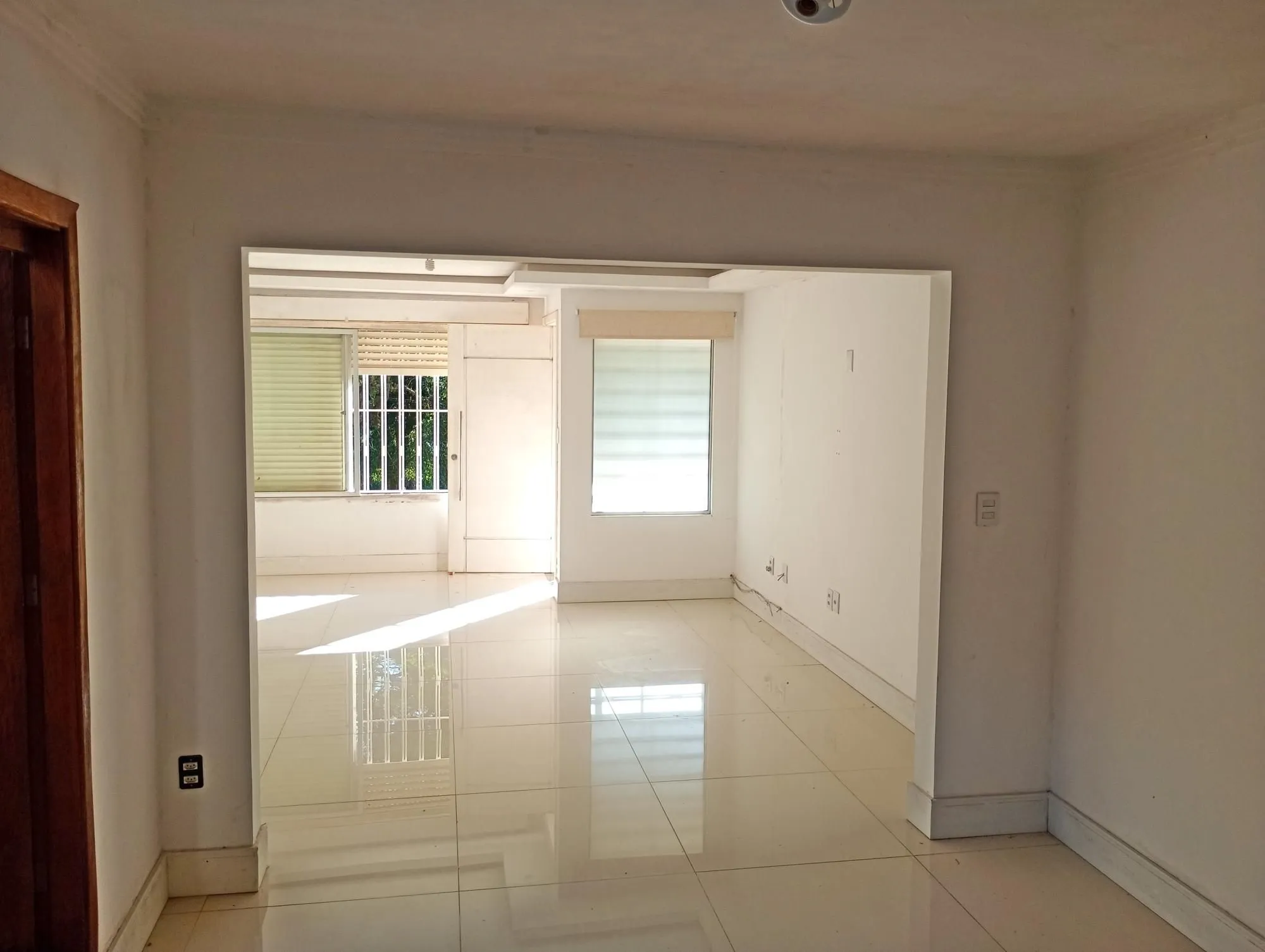 Imagem Casa com 3 suítes próxima ao Iguatemi e Parque Germânia