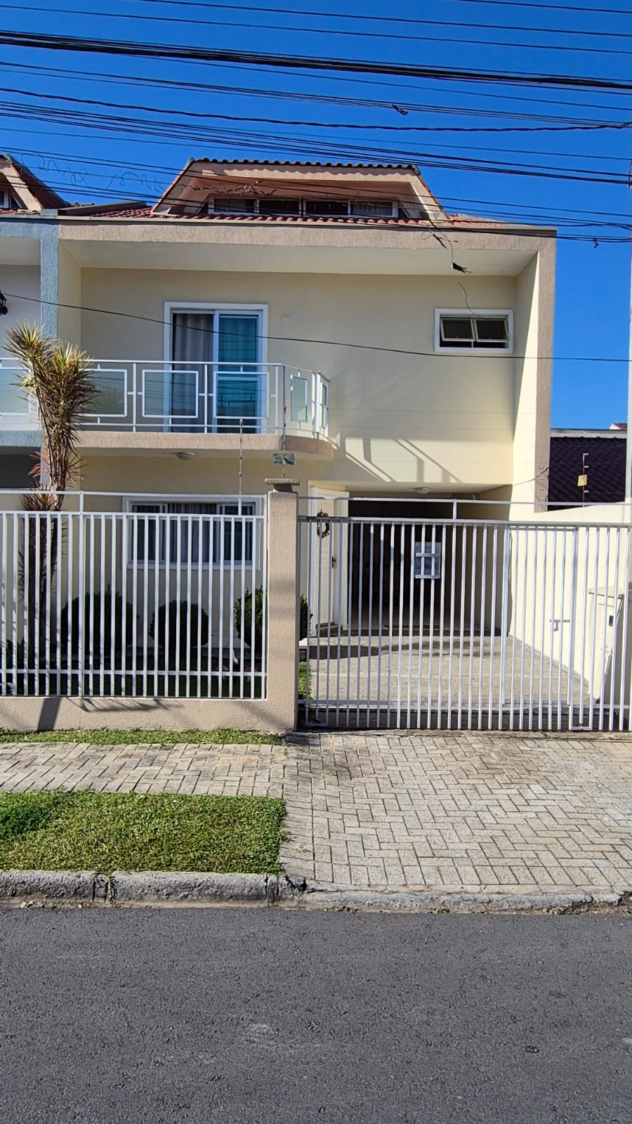 Imagem Sobrado com 3 Quartos à Venda, 177 metros em Cajuru - Curitiba