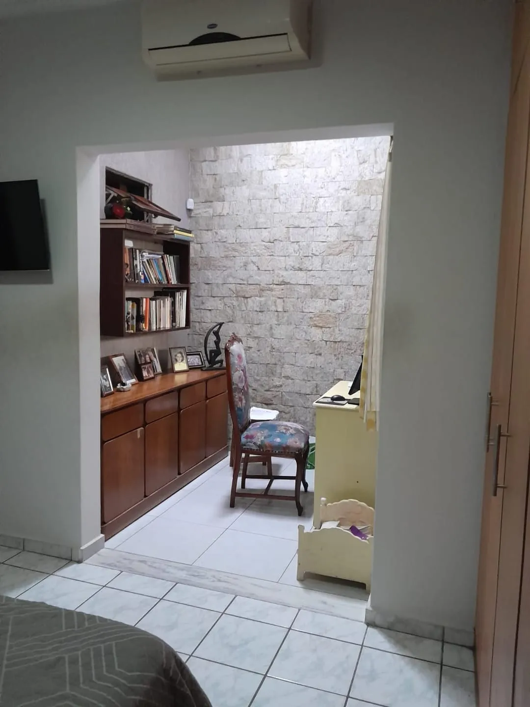 Imagem Casa à venda 3 Quartos, 1 Suite, 2 Vagas, 195M², Mombaça, Pindamonhangaba - SP
