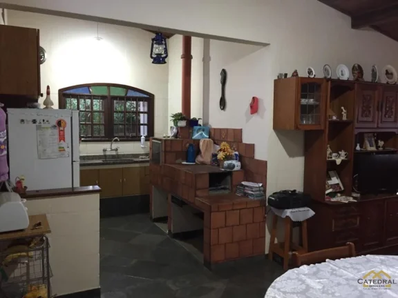 Imagem Linda Casa à venda com 330 m² com 04 Dormitórios em Embu-Guaçu/SP