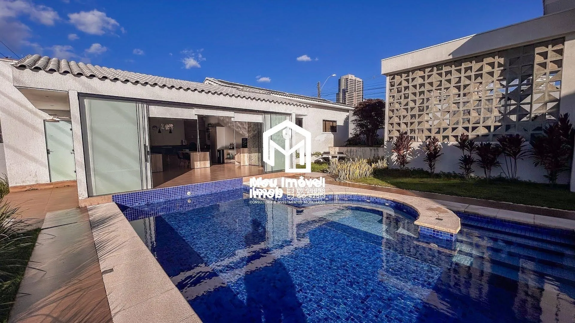 Imagem Casa 4 Quartos 4 Suítes 12 Vagas 540m² Piscina Churrasqueira