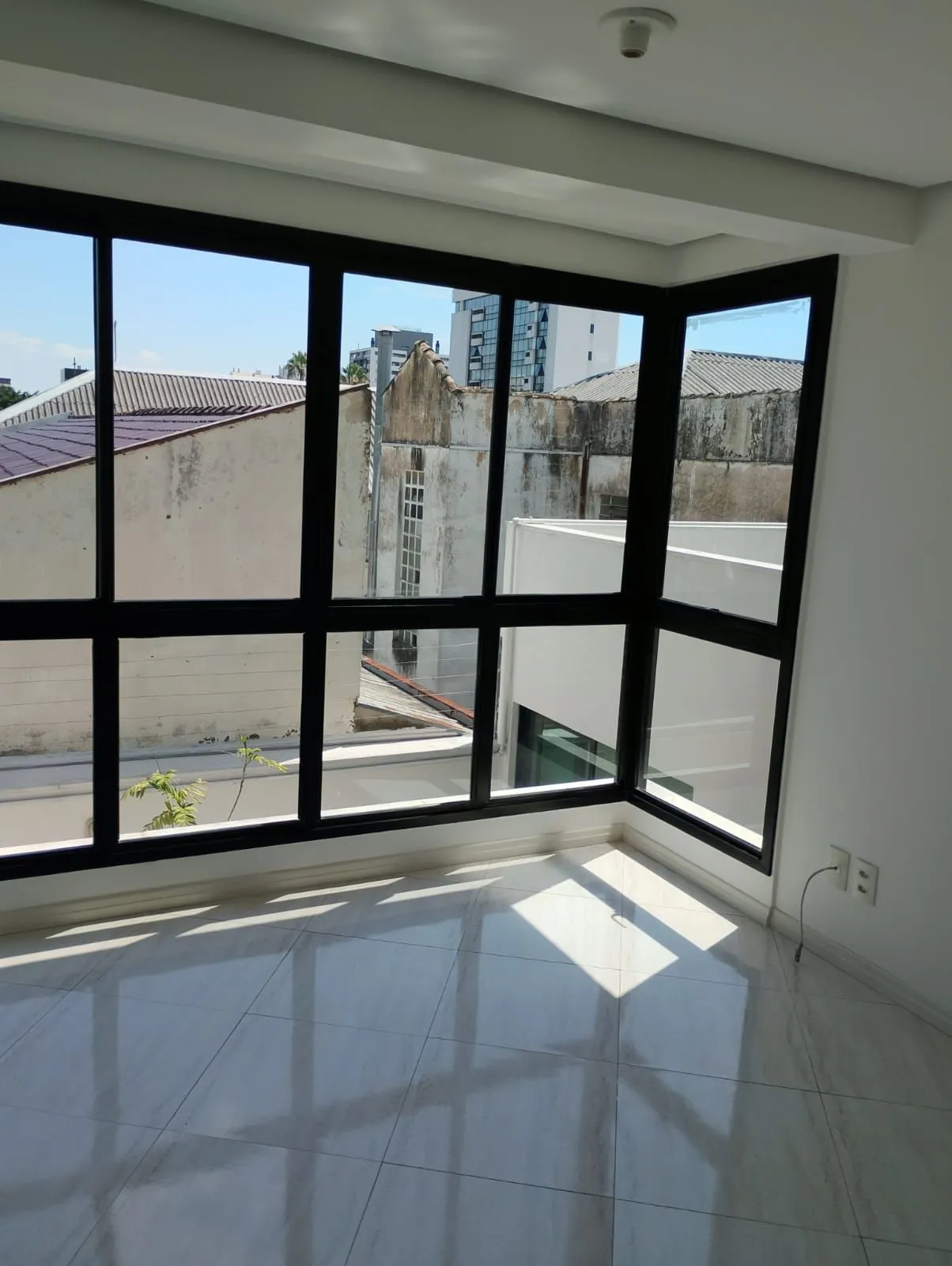 Imagem APARTAMENTO COM 01 DORMITÓRIO E GARAGEM
