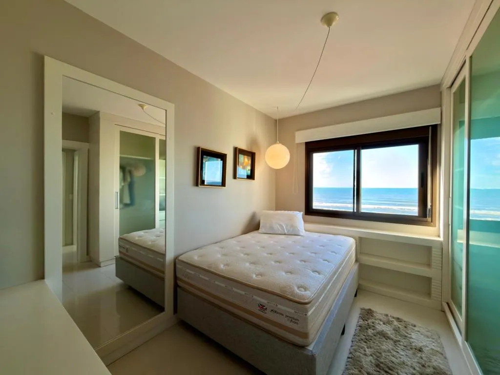 Imagem Apartamento 4Dormitórios dependência - Bairro Navegantes