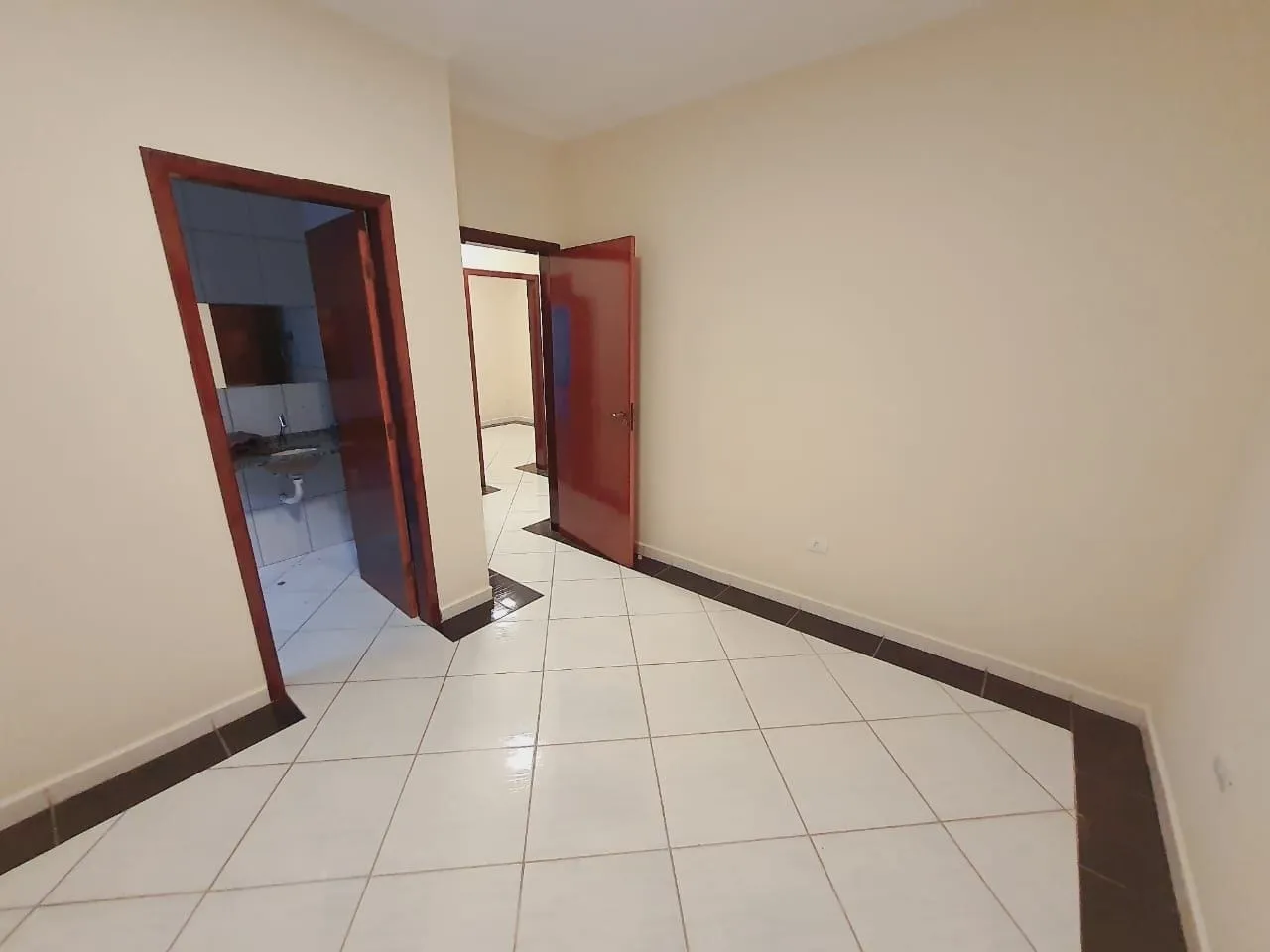 Imagem "Espaço e Conforto para sua família: Casa com Terreno inteiro, para venda e locação, 4 Dormitórios e Quintal Amplo à Venda"