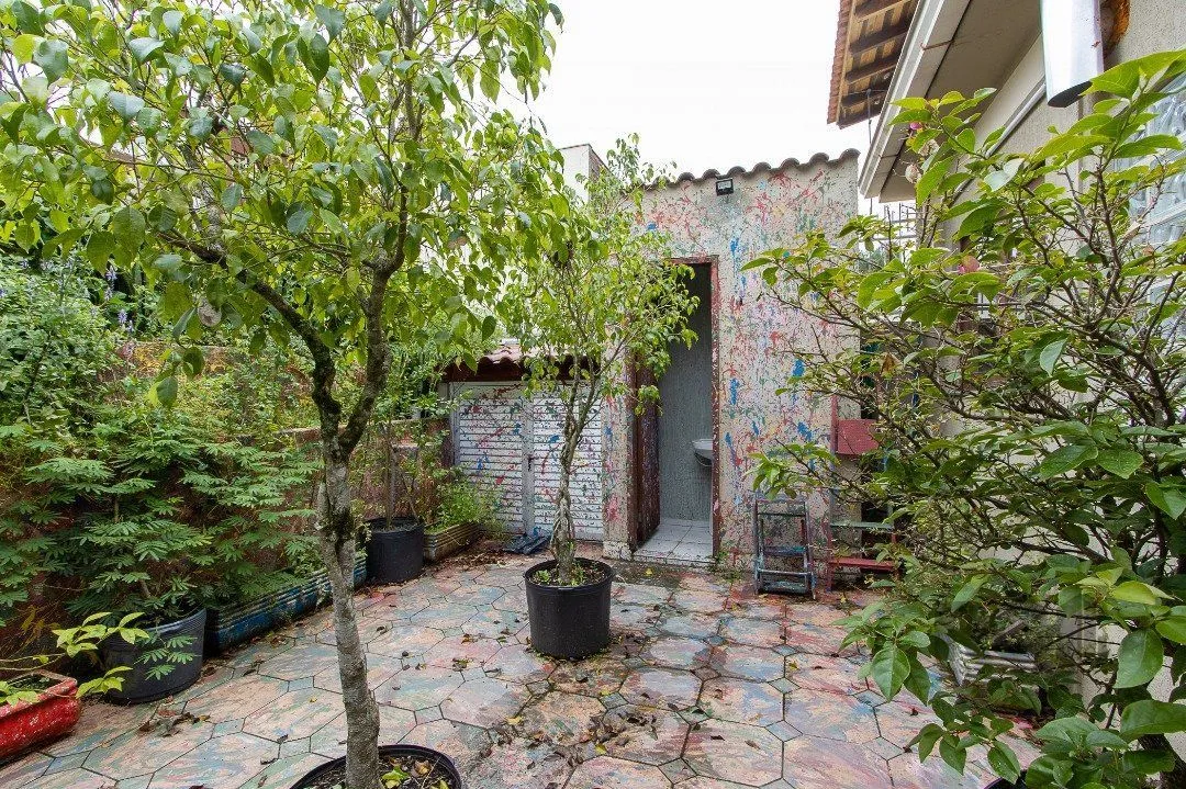 Imagem Casa de alvenaria, 3 dormitórios, 1 suíte e pátio com piscina, bairro Espírito Santo.