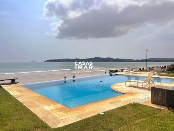 Imagem Residência de luxo à beira-mar em condomínio exclusivo na Praia Rasa, Armação dos Búzios-RJ: 3 suítes, 3 salas, 6 vagas.