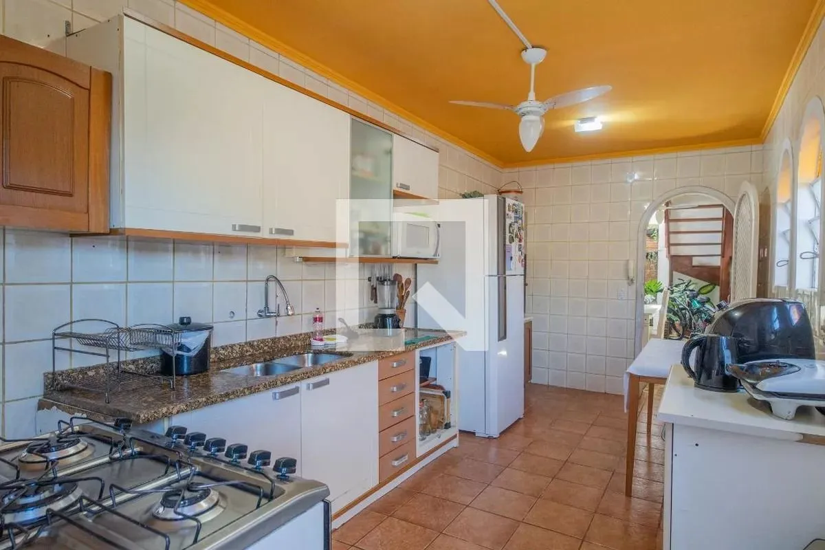 Imagem Casa á venda com 3 dormitórios no bairro Ipanema em Porto Alegre