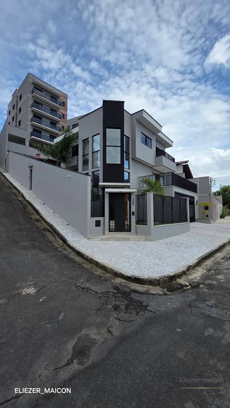 Foto do imóvel Casa à Venda com 3 quartos toda planejada bairro Morumbí, Poços de Caldas - MG