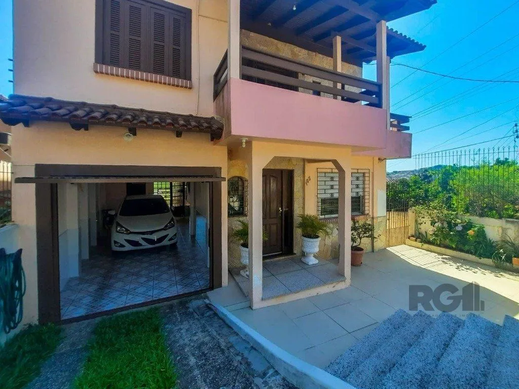 Imagem Excelente casa de 240m² com 4 dormitórios e 2 vagas.