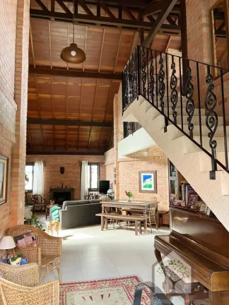 Imagem Casa rústica em condomínio fechado no Sambaqui