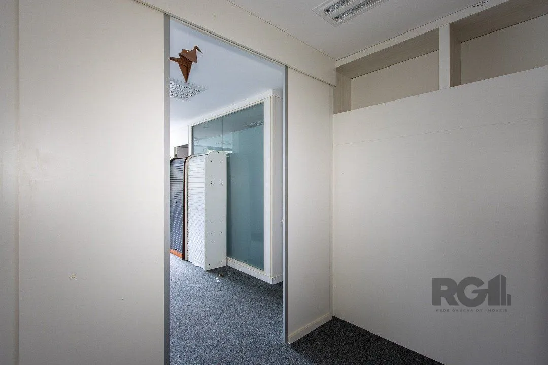 Imagem SALA COMERCIAL BAIRRO MENINO DEUS - 82m² DE ÁREA PRIVATIVA, 1 VAGA
