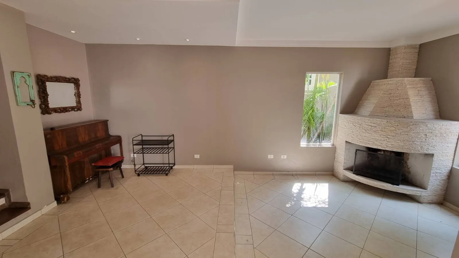 Imagem Oportunidade: Linda Casa Reformada no Alphaville Residencial 9