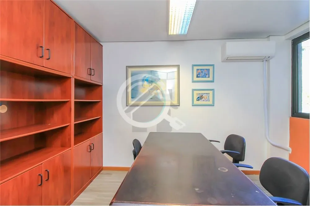 Imagem Ótima sala comercial dividida em três ambientes, mobiliada, localizada no bairro Higienópolis à ...