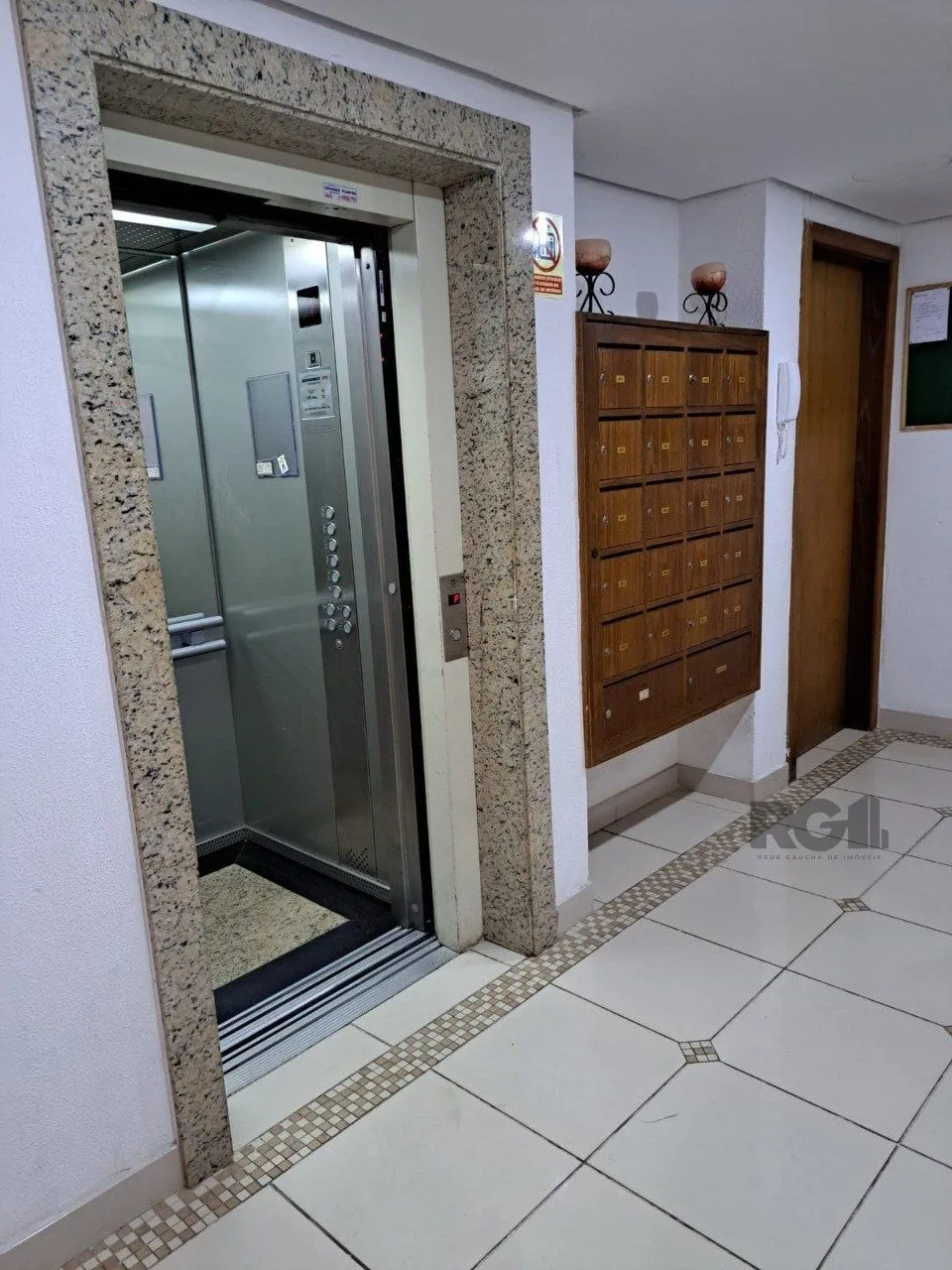 Imagem Apartamento de 2 quartos, suíte e 2 vagas de garagem no bairro Bom Fim em POA/RS