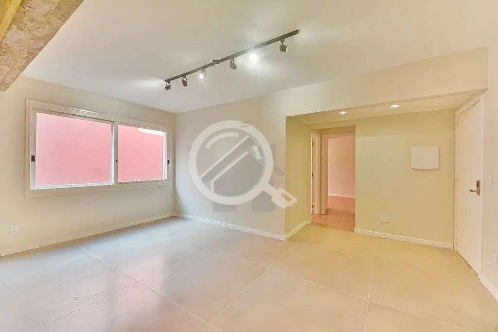 Imagem Apartamento finamente reformado em alto padrão com 2 dormitórios e 1 vaga de garagem no Bom Fim. L...