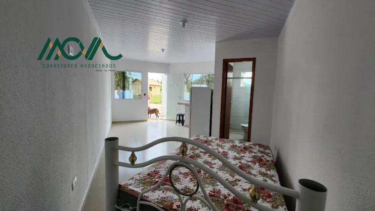 Imagem Kitnet mobiliada Unidade 03, primeira locação, com um banheiro, quarto, sala e área de serviço.