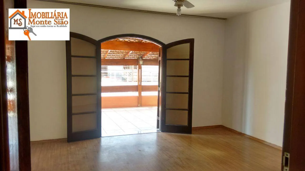 Imagem Sobrado com 3 dormitórios à venda, 263 m² por R$ 799.000,00 - Vila Galvão - Guarulhos/SP