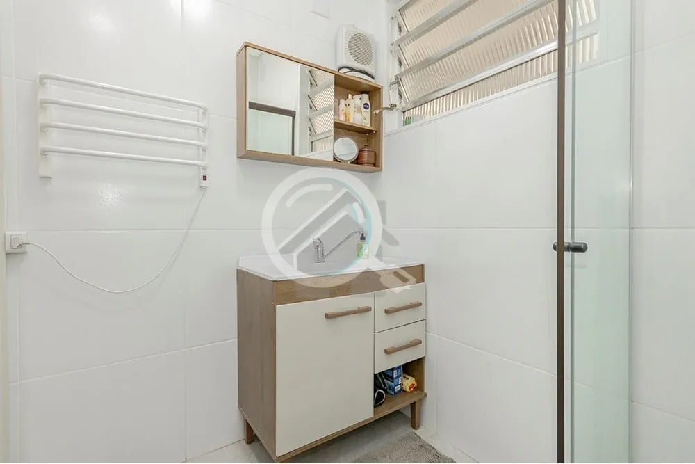 Imagem Excelente apartamento térreo localizado no bairro Menino Deus. Imóvel com 76m² distribuído em 2 ...