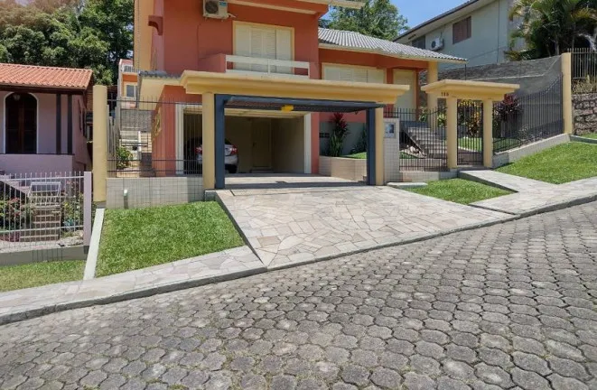 Foto do imóvel Casa com 3 Quartos à Venda, 300 m² em São Luiz - Criciúma