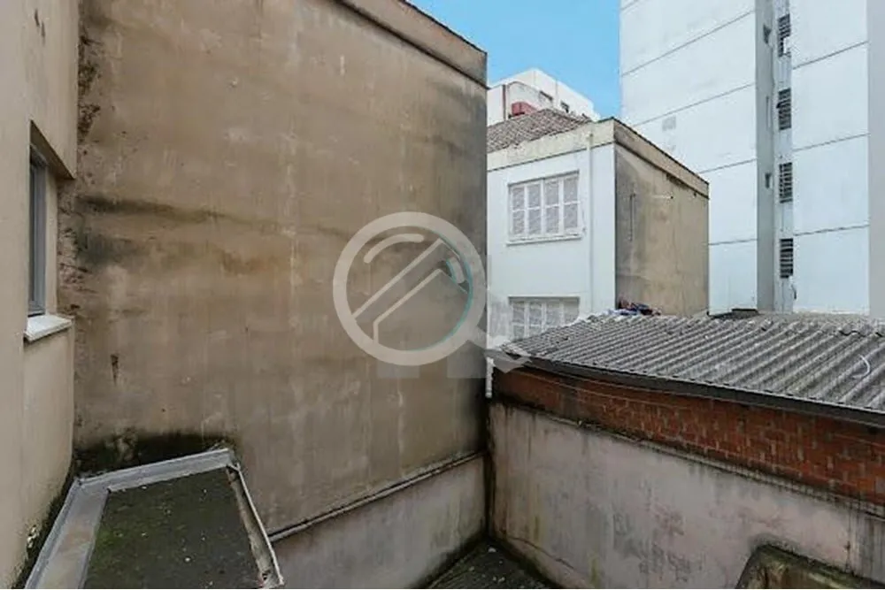 Imagem Apartamento de 42m² de área privativa, reformado, fundos, silencioso, possui 1 dormitório, amplo ...