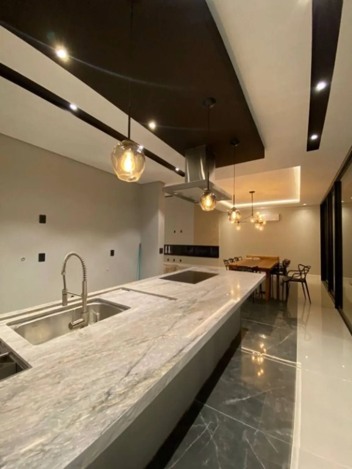 Imagem Casa Triplex no Condomínio Alphaville Nova Esplanada 1