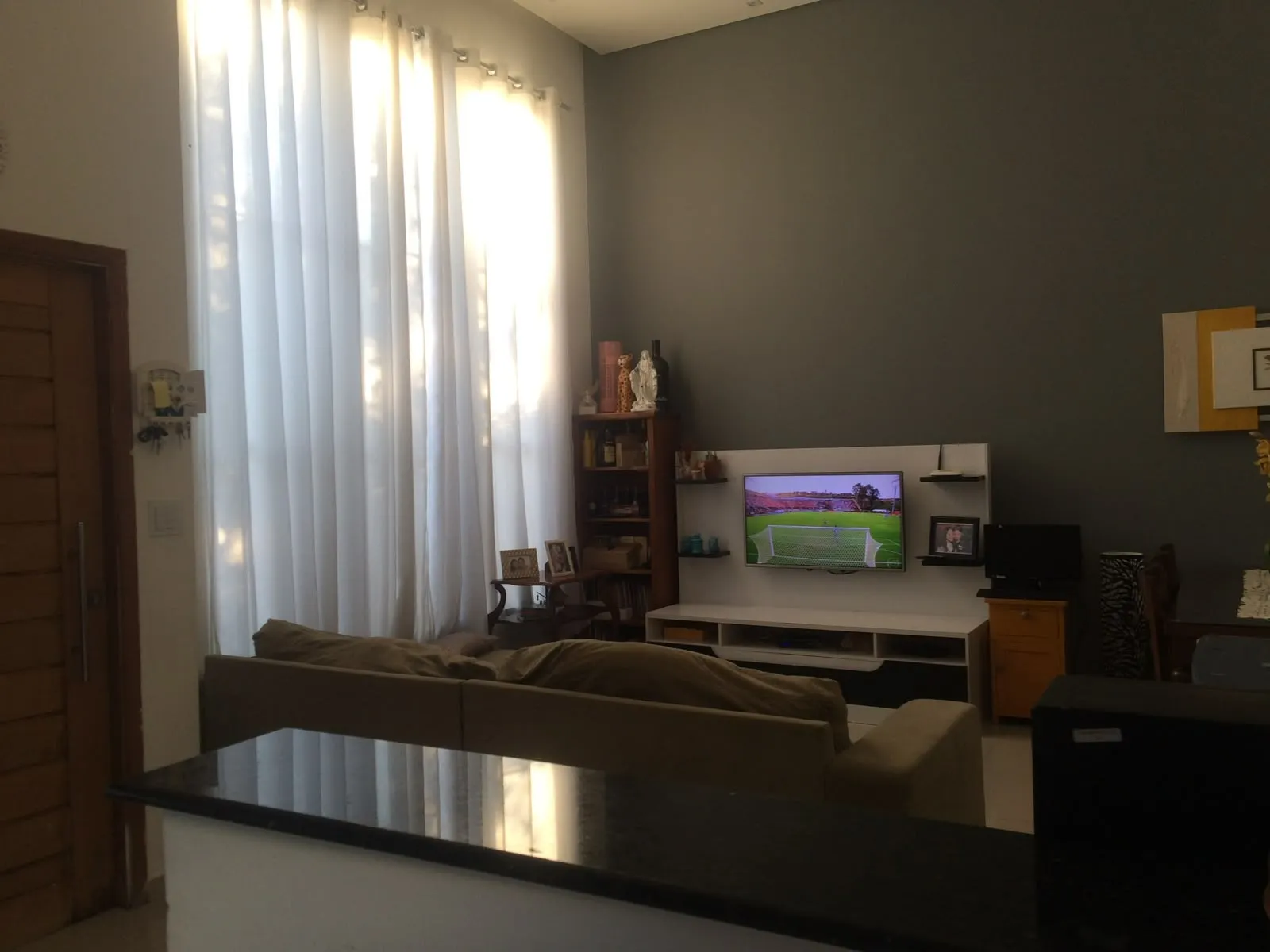 Imagem Casa no Horto Florestal 2 | 176 m² de terreno | 106,60 m² de área construída | 3 dormitórios, sendo 1 suíte | Sala com pé-direito alto | 3 Vagas