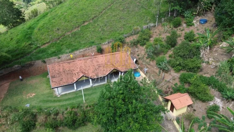 Belíssima Chacara Toca dos Venancios 2 Dormitórios 14 mil m² de Terreno 100m² de Construção. em Estrada Toca dos Venancios Km 3