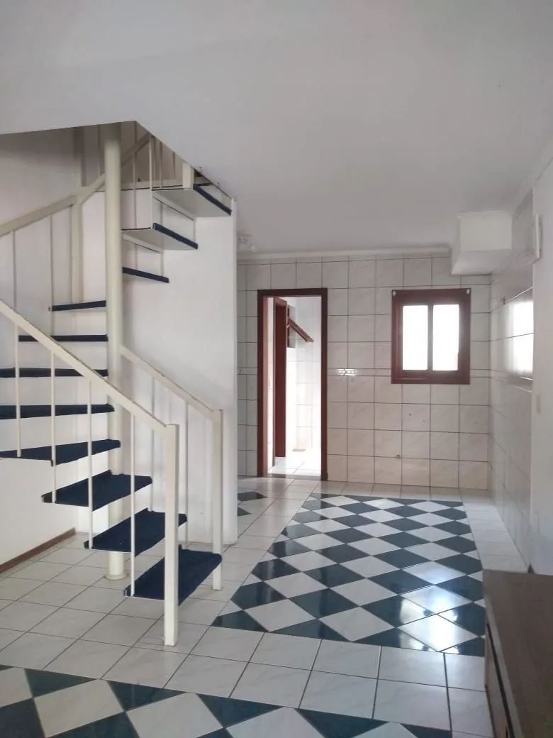 Imagem Casa em condomínio fechado com 94m2, 3 dormitórios no bairro Camaquã.