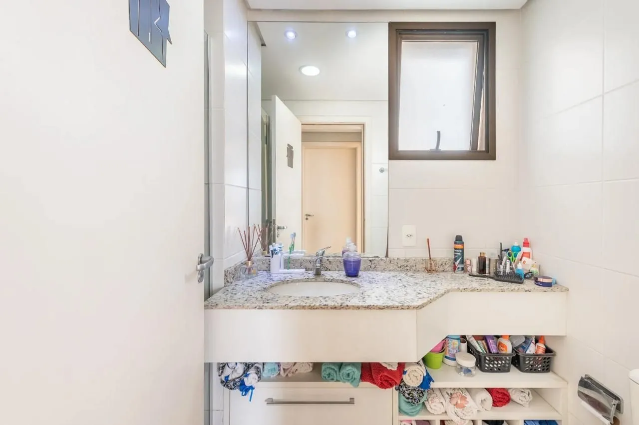Imagem Apartamento de 2 dormitórios 1 suíte e 2 vagas no Petrópolis.