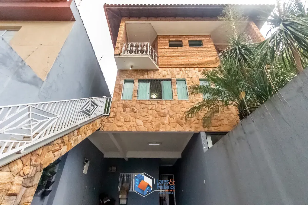 Imagem Sobrado para venda em Parque São Domingos com 3 quartos, sendo 3 suítes, 190m²