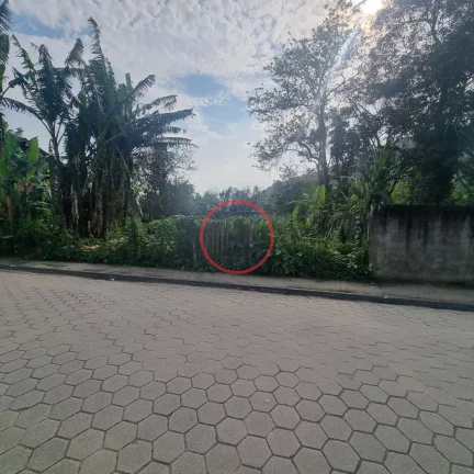 Imagem Terreno Plano em rua asfaltada em uma travessa do cascalho