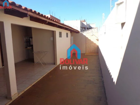 Imagem Casa com 3 dormitórios à venda por R$ 450.000,00 - Karfan II - Itumbiara/GO